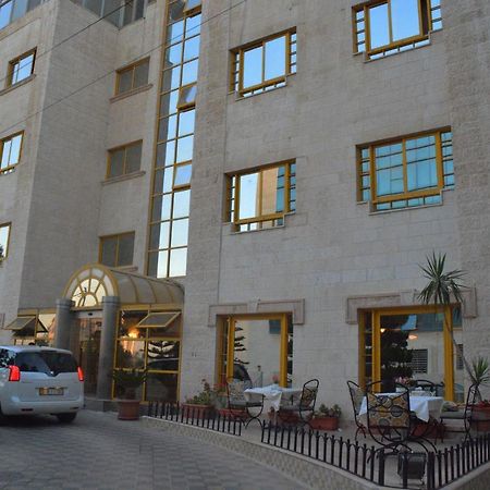 Capri Hotel Suites Amman Buitenkant foto