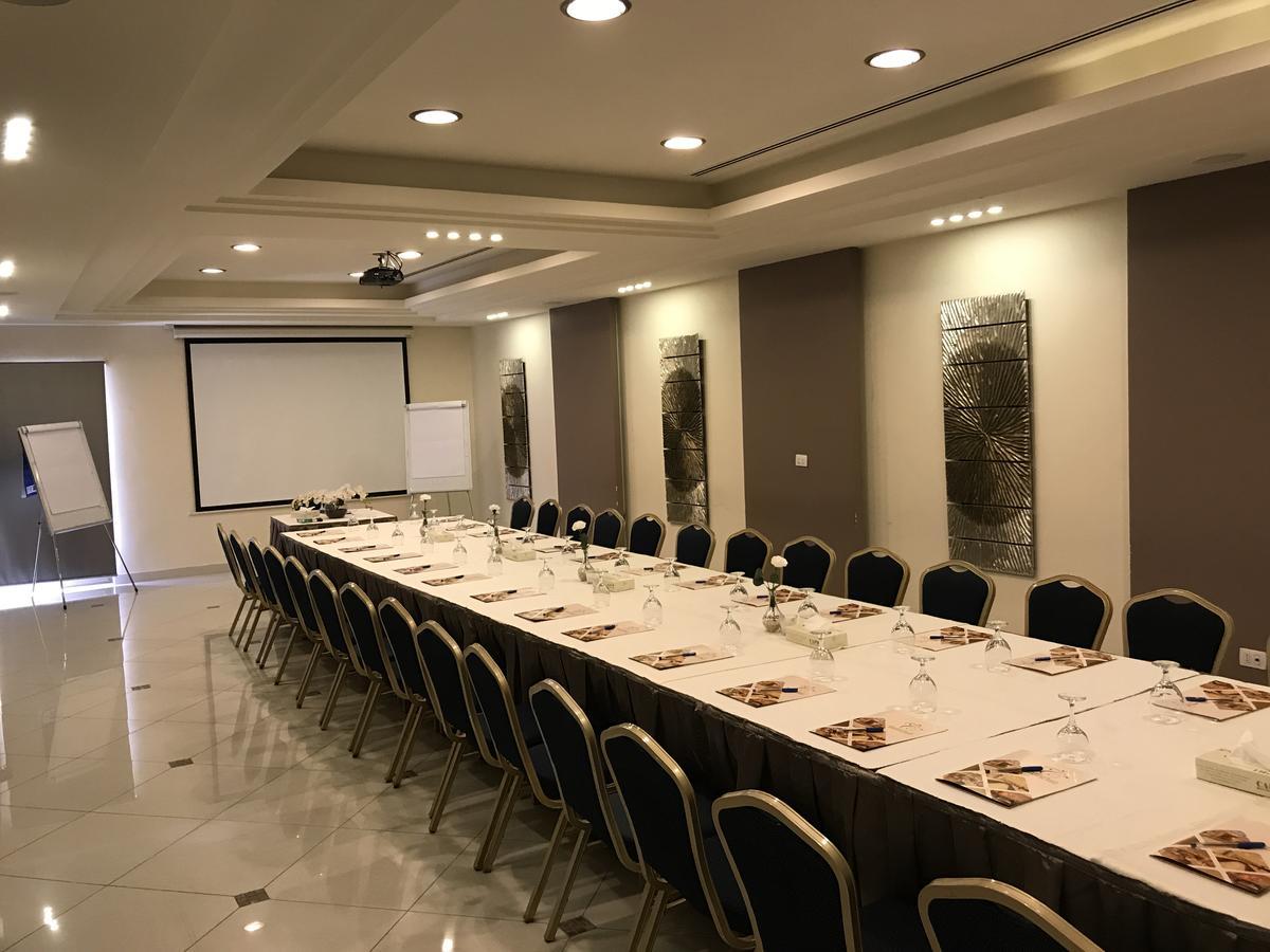 Capri Hotel Suites Amman Buitenkant foto