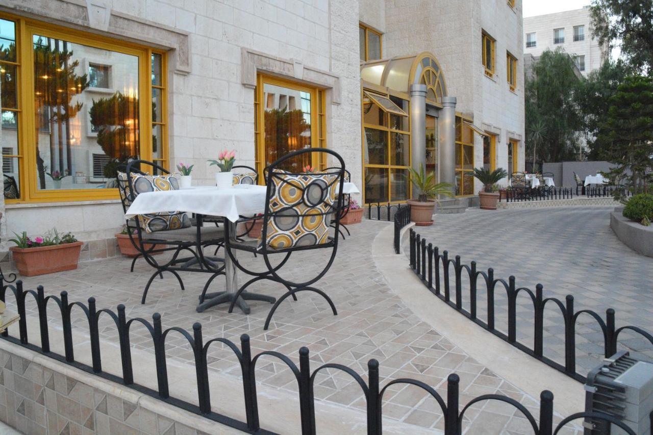 Capri Hotel Suites Amman Buitenkant foto